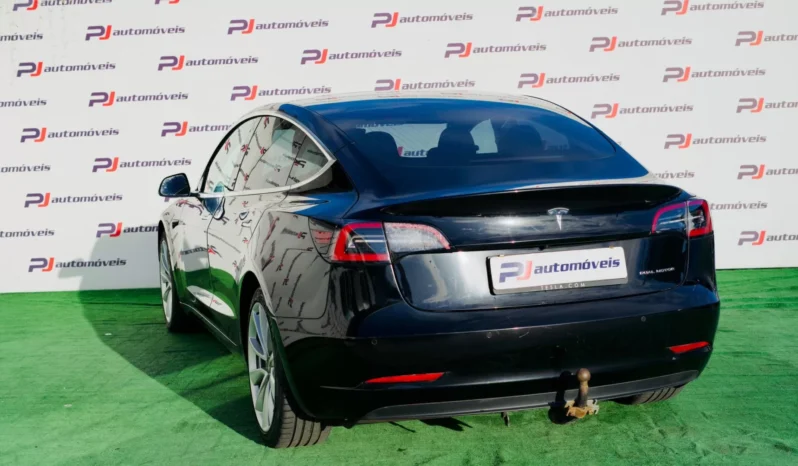 
								Tesla Model 3 full									