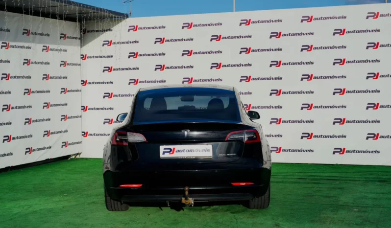 
								Tesla Model 3 full									