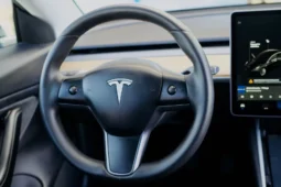 
										Tesla Model 3 full									