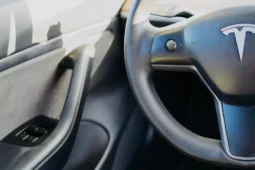
										Tesla Model 3 full									