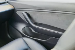 
										Tesla Model 3 full									