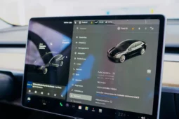 
										Tesla Model 3 full									