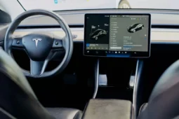 
										Tesla Model 3 full									