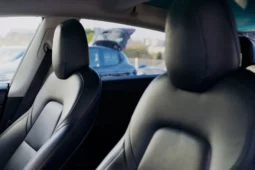
										Tesla Model 3 full									