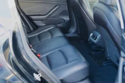 
										Tesla Model 3 full									