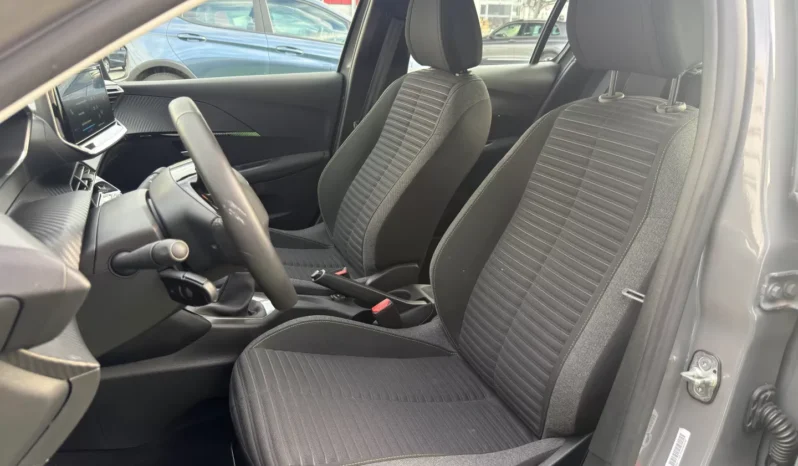
								Peugeot 208 full									