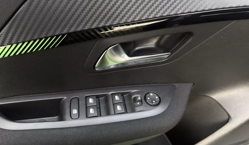
								Peugeot 208 full									