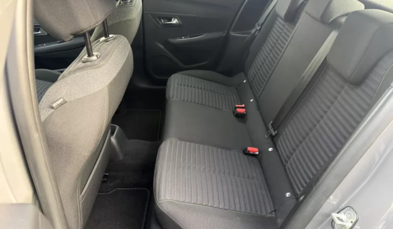 
								Peugeot 208 full									