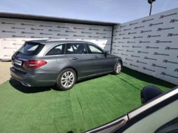 
										Mercedes-Benz C 180 full									