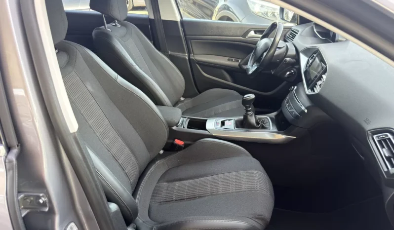 
								Peugeot 308 SW full									