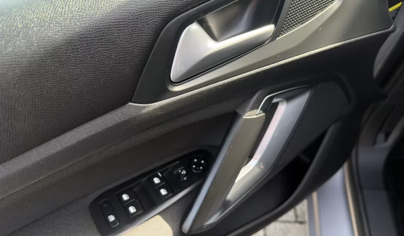 
								Peugeot 308 SW full									