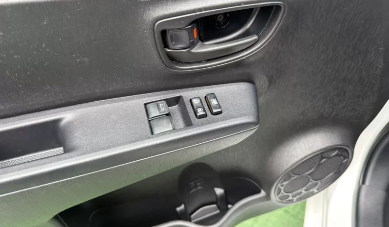 
								Toyota Yaris full									