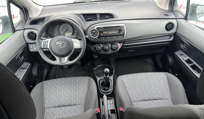
								Toyota Yaris full									