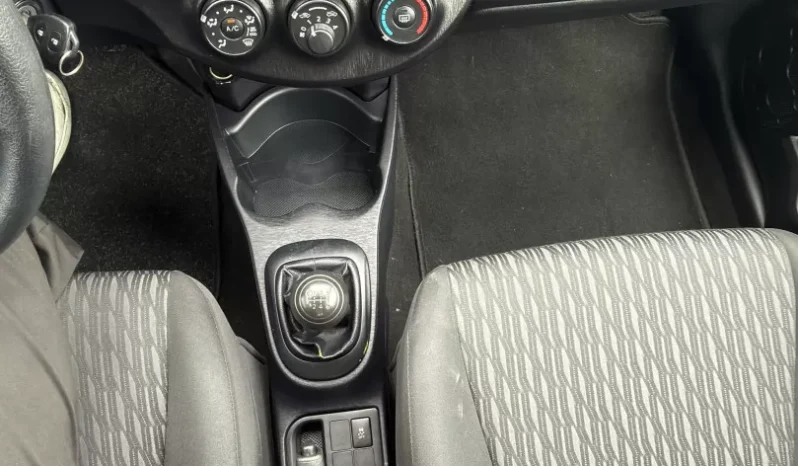 
								Toyota Yaris full									