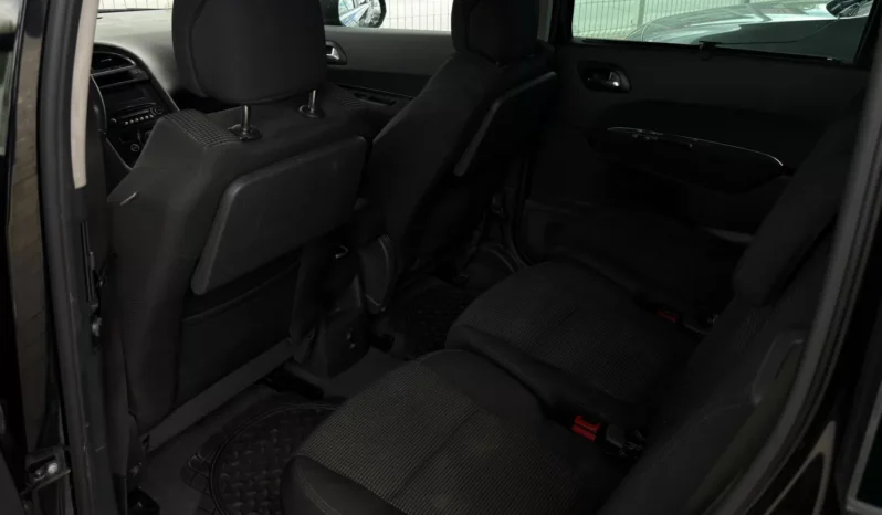 
								Peugeot 5008 full									
