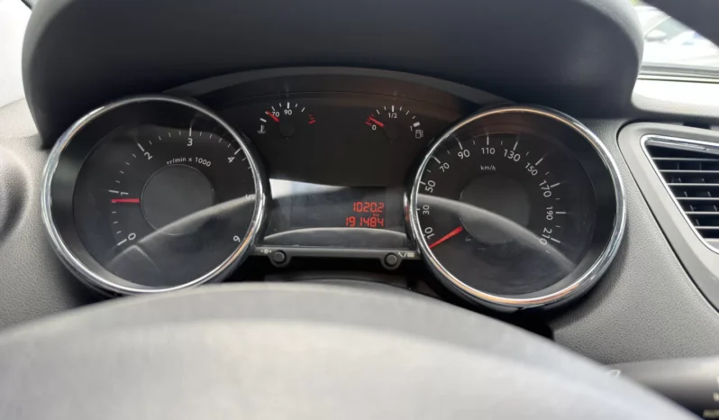 
								Peugeot 5008 full									