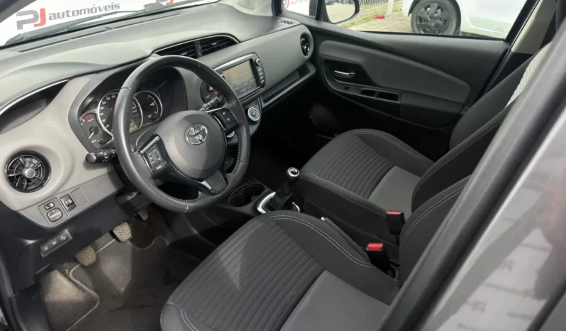 
								Toyota Yaris full									