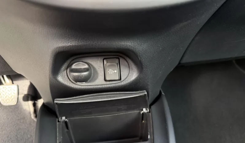 
								Toyota Yaris full									