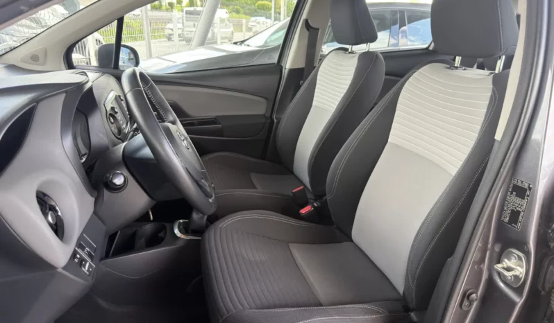 
								Toyota Yaris full									