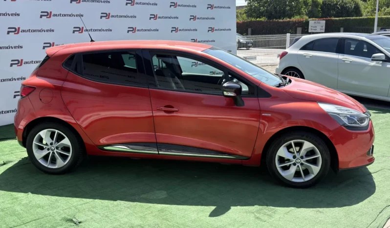 
								Renault Clio full									