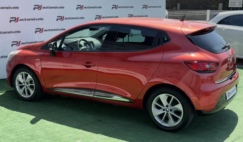 
								Renault Clio full									