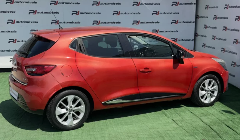 
								Renault Clio full									