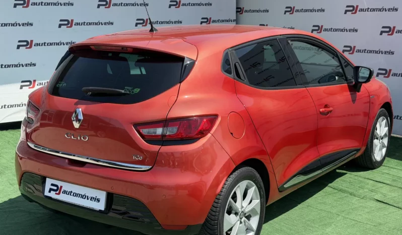 
								Renault Clio full									