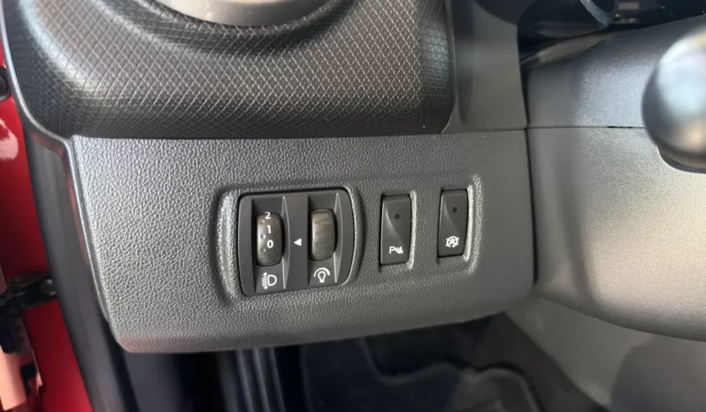 
								Renault Clio full									