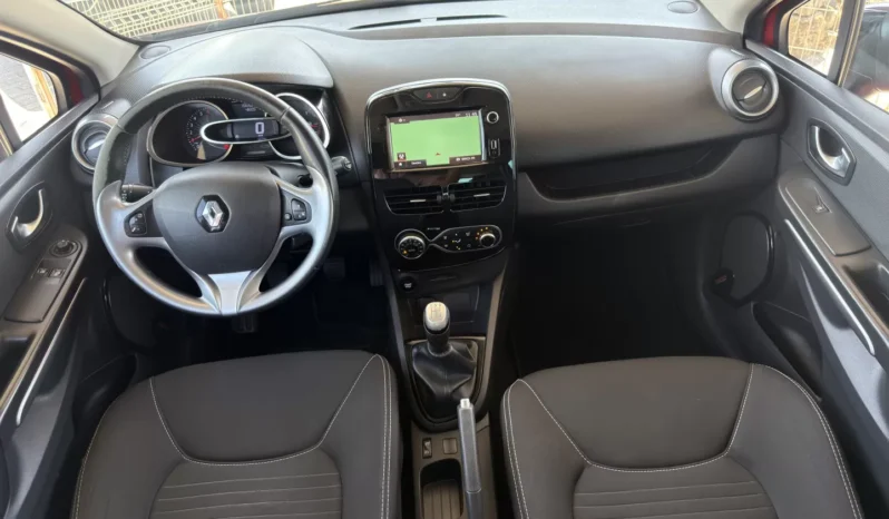 
								Renault Clio full									