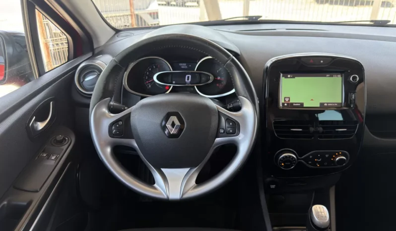 
								Renault Clio full									