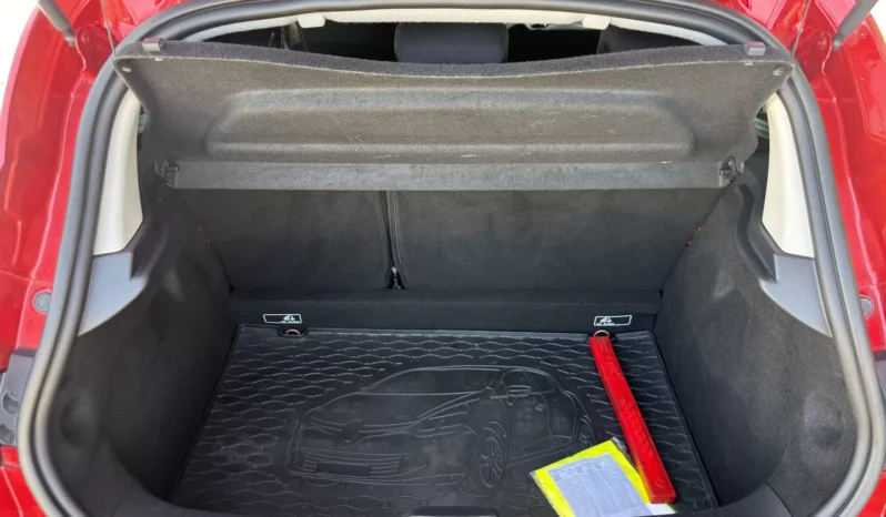 
								Renault Clio full									