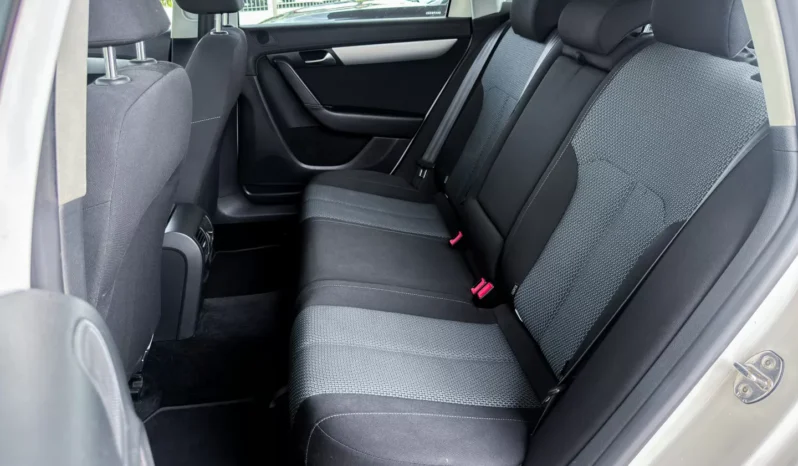 
								VW Passat Variant full									
