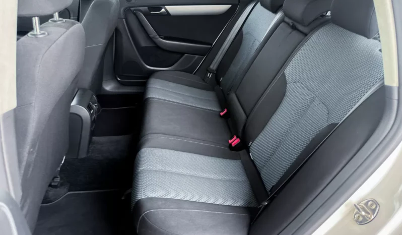 
								VW Passat Variant full									