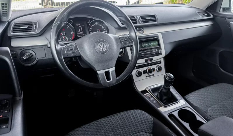 
								VW Passat Variant full									