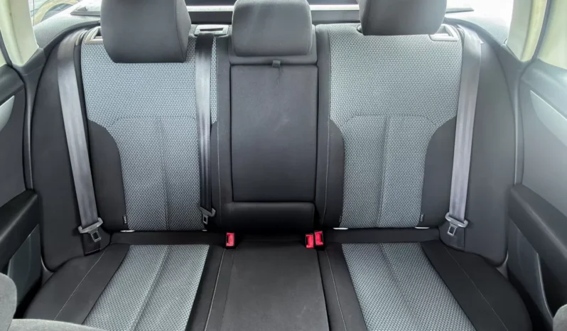 
								VW Passat Variant full									