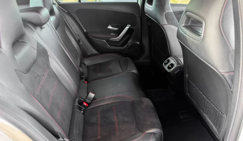 
								Mercedes-Benz A 180 full									