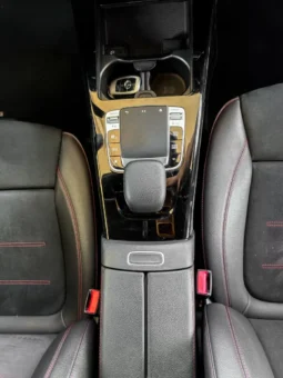 
										Mercedes-Benz A 180 full									