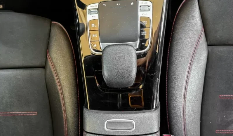 
								Mercedes-Benz A 180 full									