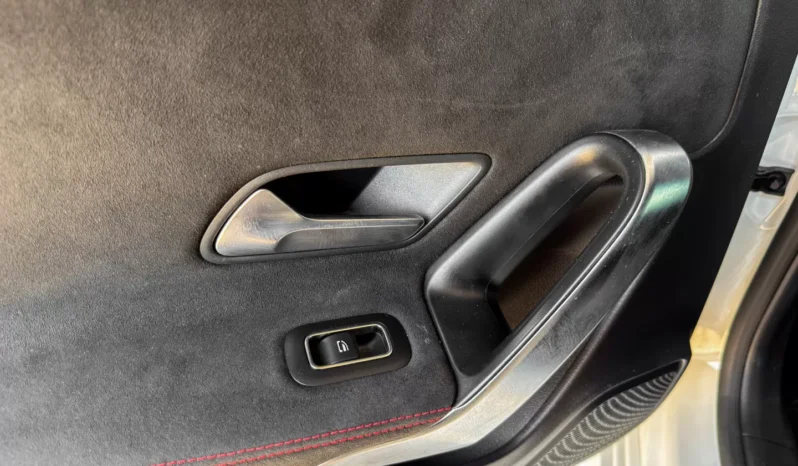 
								Mercedes-Benz A 180 full									