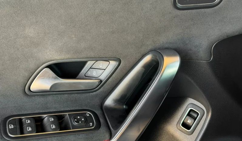 
								Mercedes-Benz CLA 250 full									