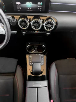 
										Mercedes-Benz CLA 250 full									