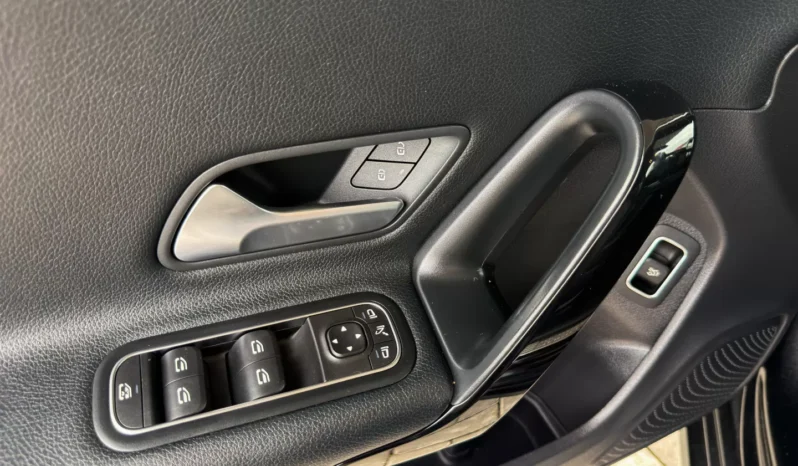 
								Mercedes-Benz CLA 220 full									