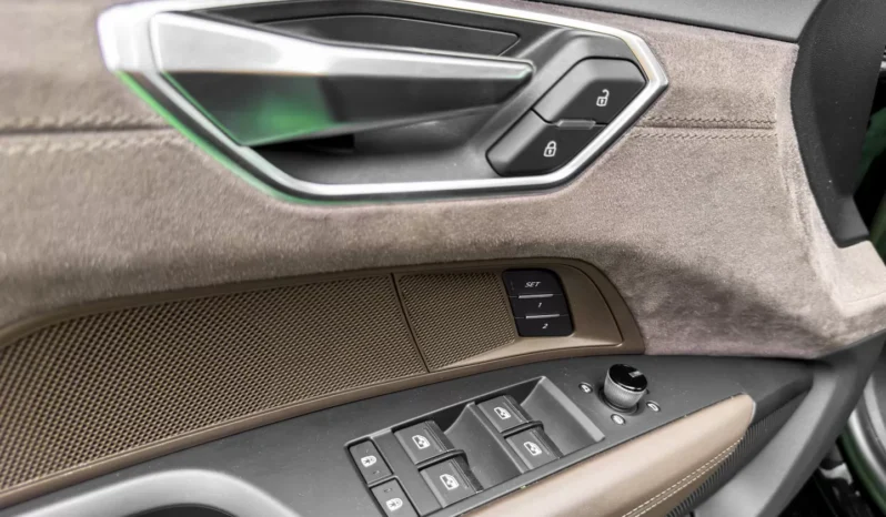 
								Audi e-tron GT full									