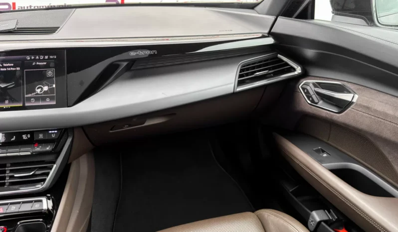 
								Audi e-tron GT full									