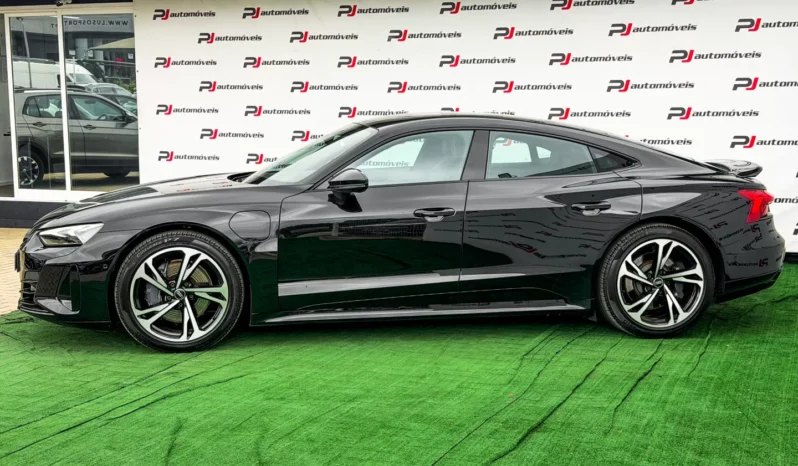 
								Audi e-tron GT full									
