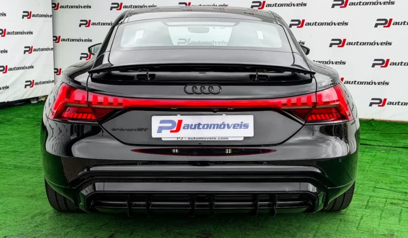 
								Audi e-tron GT full									