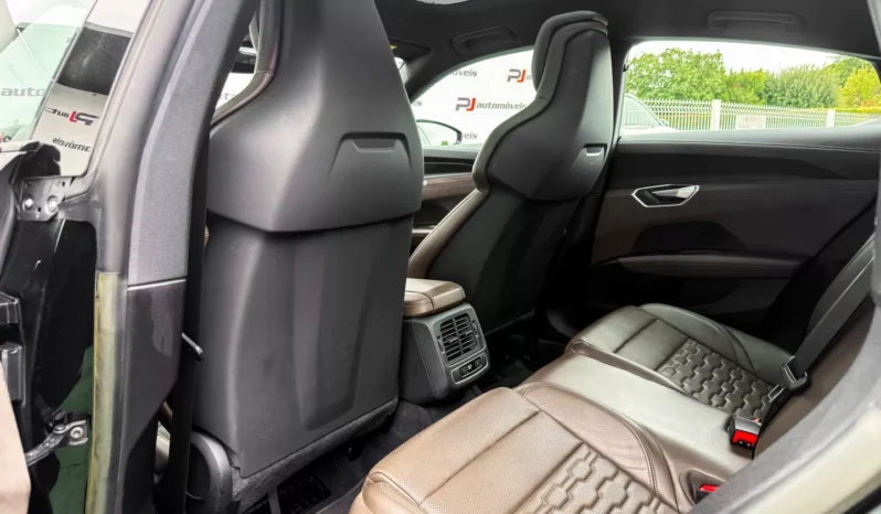 
								Audi e-tron GT full									
