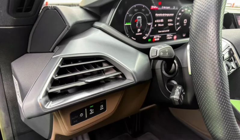 
								Audi e-tron GT full									