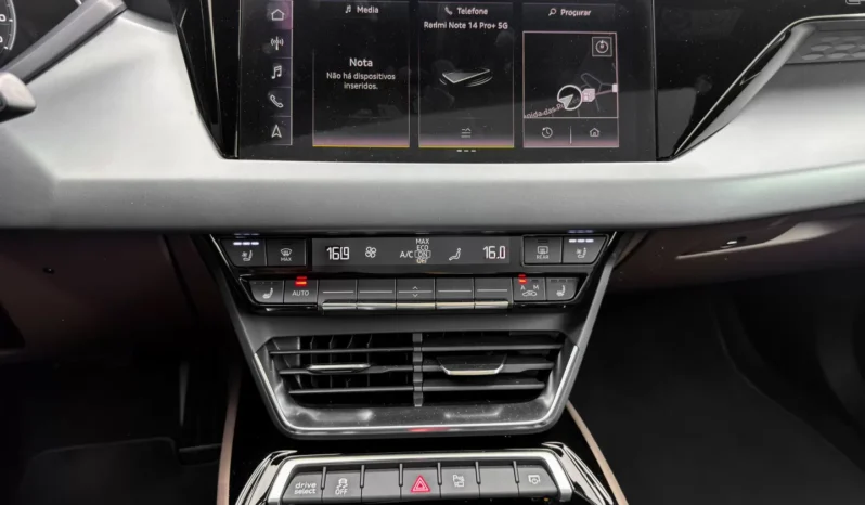 
								Audi e-tron GT full									