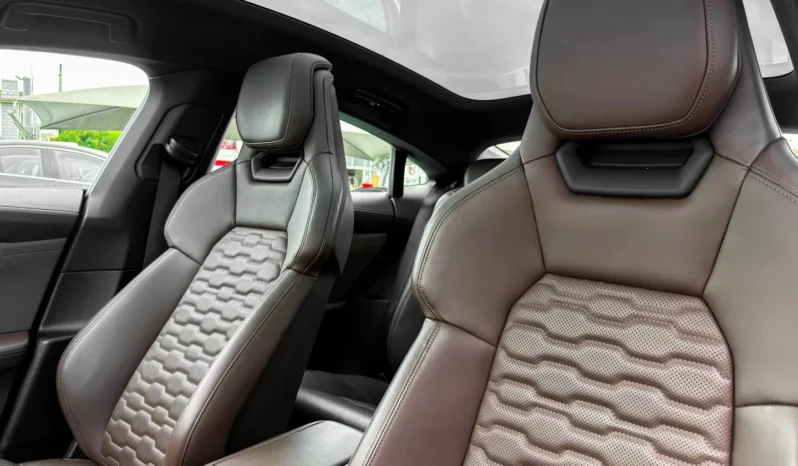 
								Audi e-tron GT full									
